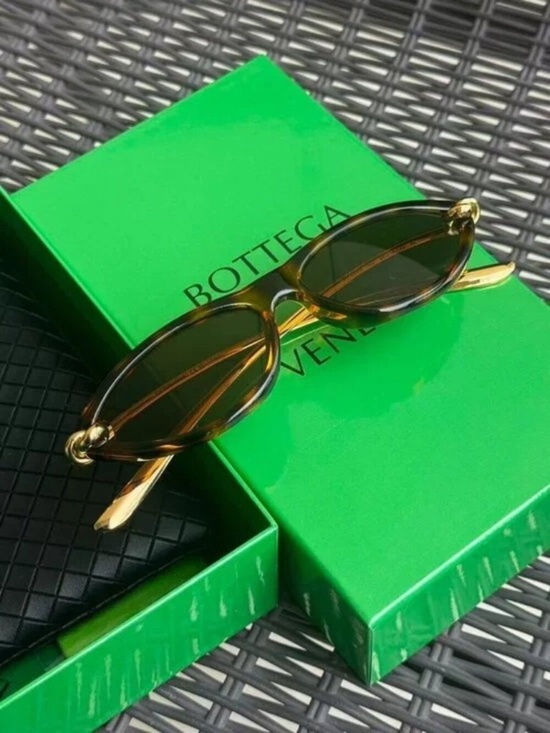 Bottega Veneta Accessories - Bottega Veneta Gold and Tortoiseshell Slim Oval Sunglasses